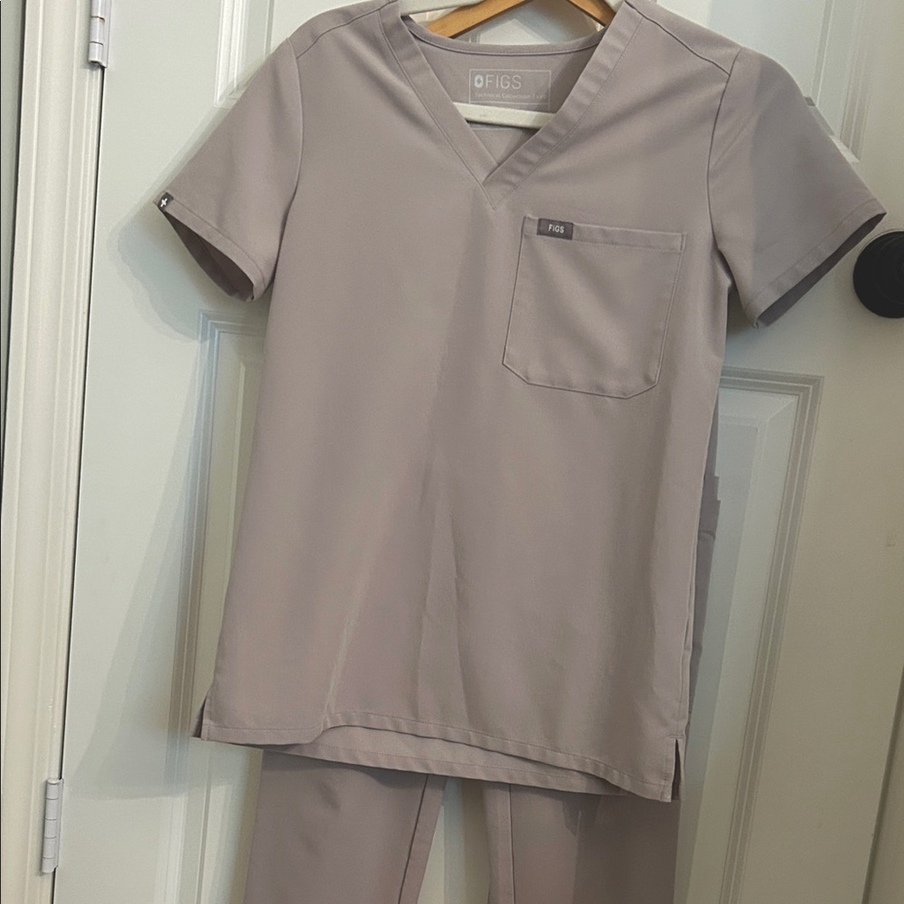 Figs Scrub Set in Taupe